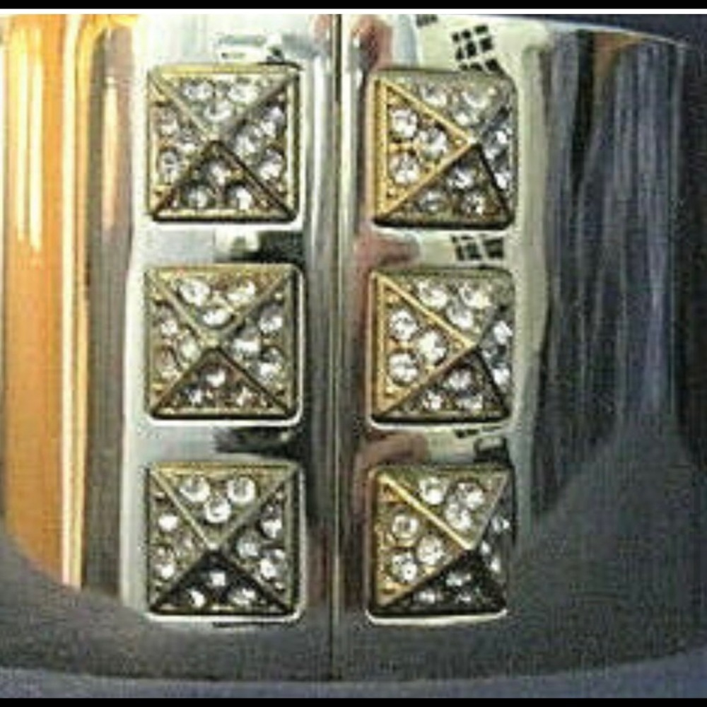 Victoria’s Secret Gold Stud Bracelet - Picture 4 of 5